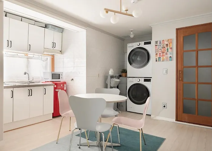 Simple Hongdae Apartment *