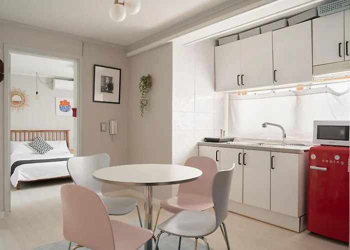 Simple Hongdae Apartment *